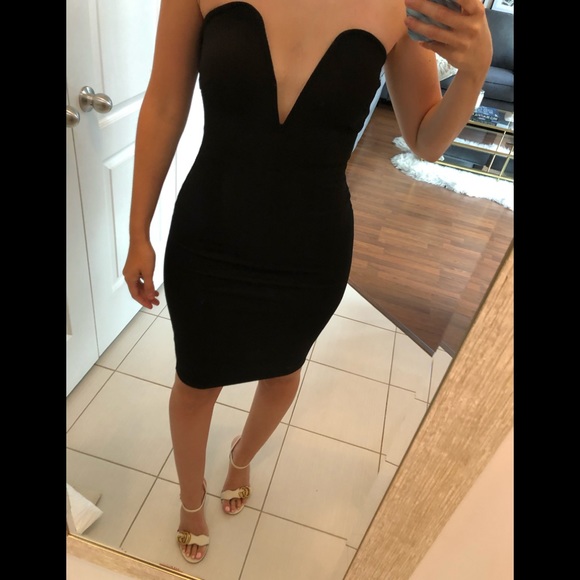 Plunging deep v sexy LBD - Picture 7 of 8